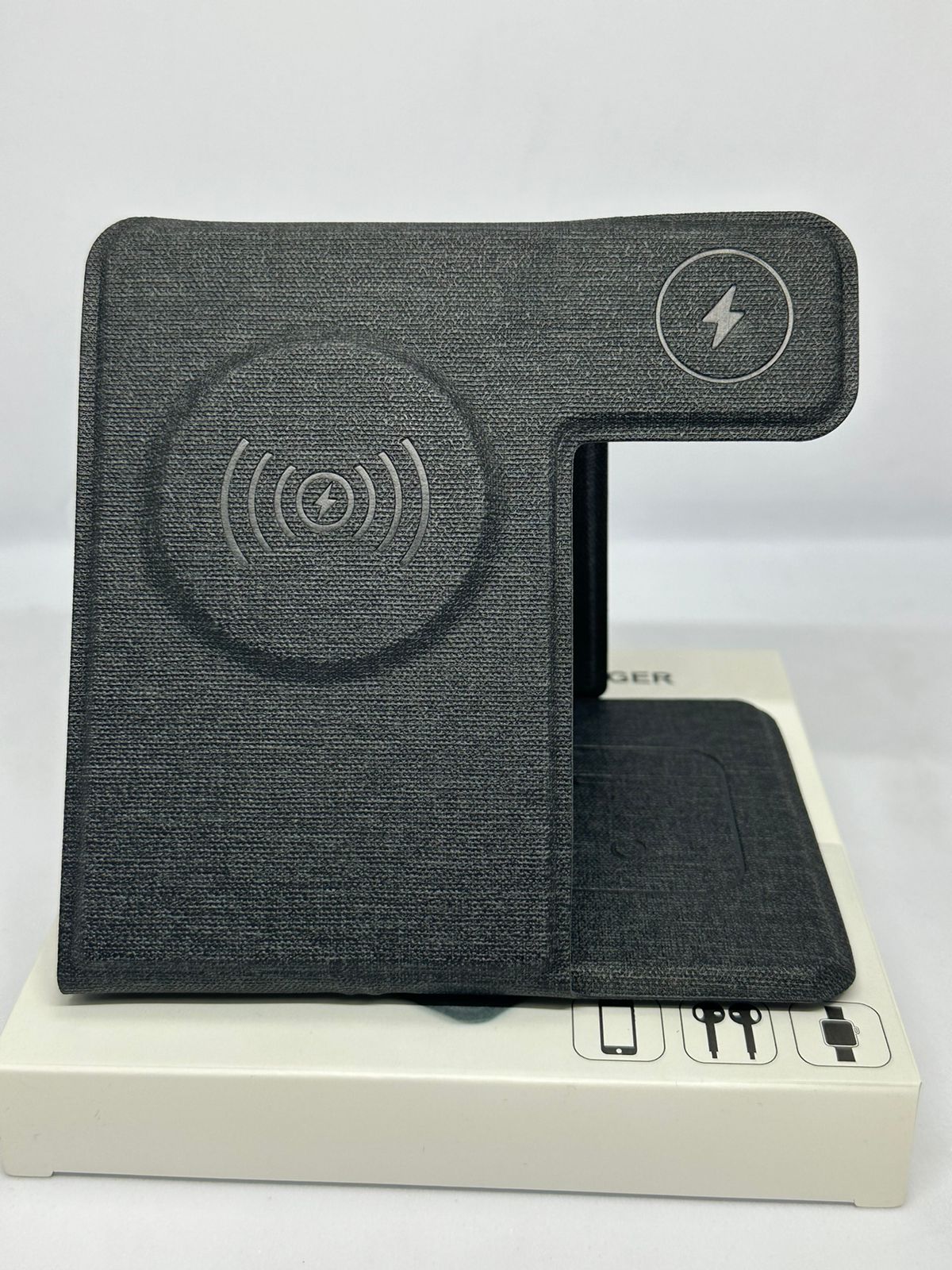 Logitech 3 in 1 wireless charger outlet